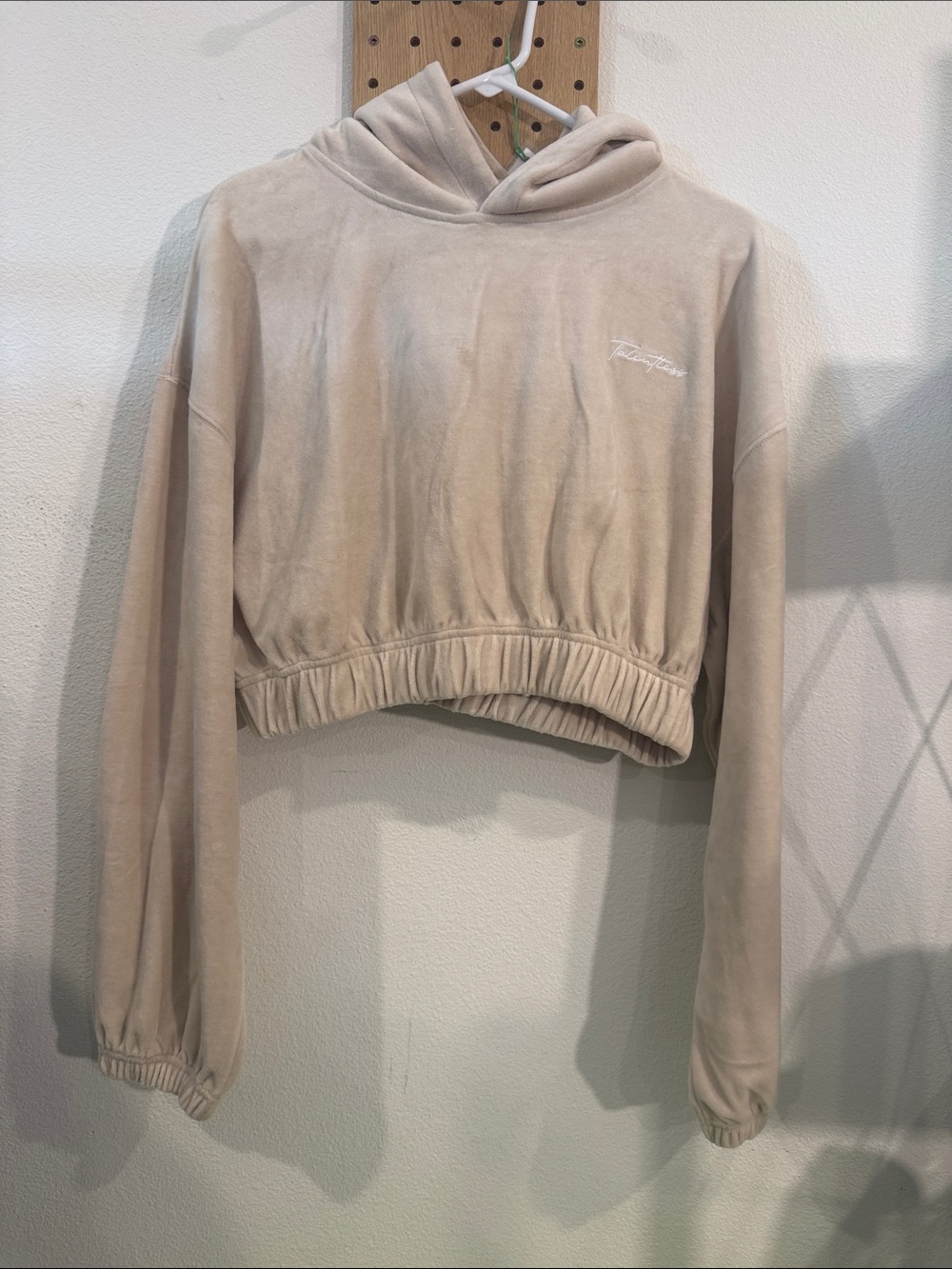 TALENTLESS Beige Cropped Hoodie with Script Logo